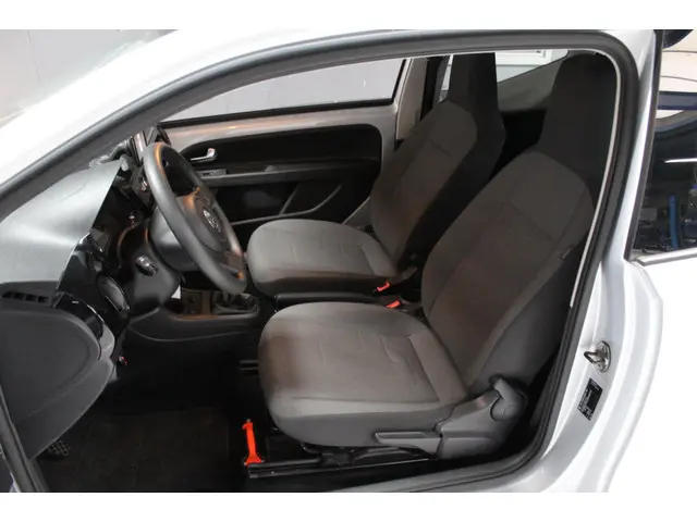 Volkswagen up! 1.0 move up! BlueMotion 2013 Benzine 7