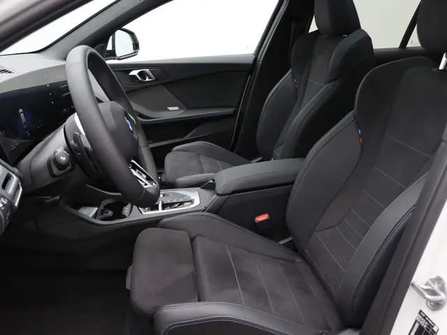 BMW 1 Serie 120 2024 Benzine 10