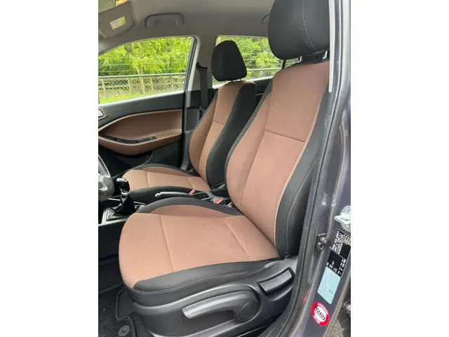 Hyundai i20 1.2 HP i-Motion /NAP/Airco/cruise/ 2016 Benzine 21