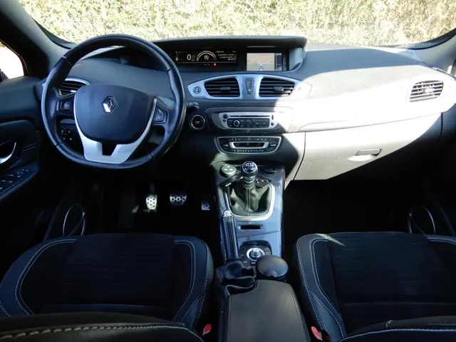 Renault Scénic Xmod 1.2 TCe Bose 2014 Benzine 16