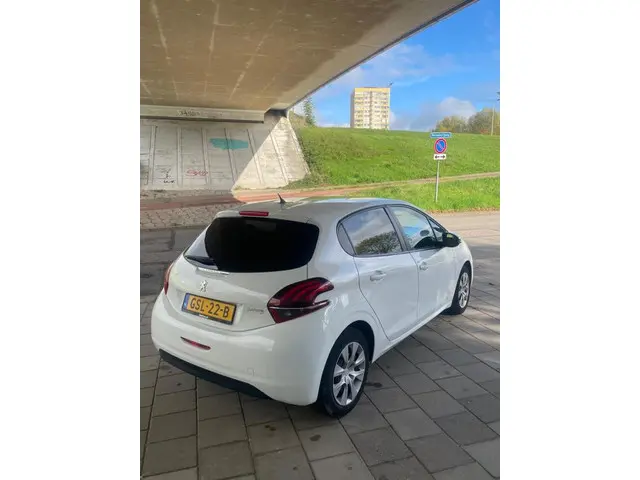Peugeot 208 1.2 PureTech Access 2018 Benzine 5