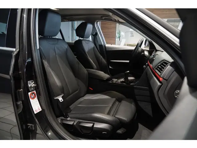 BMW 3 Serie Touring 316i High Executive 2014 Benzine 13