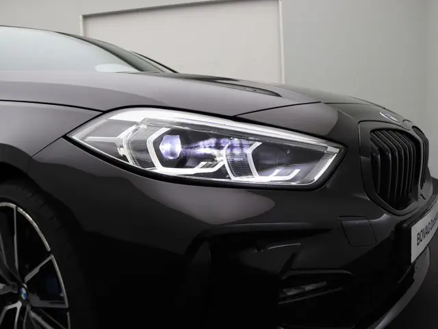 BMW 1 Serie 5-deurs 118i 2021 Benzine 17