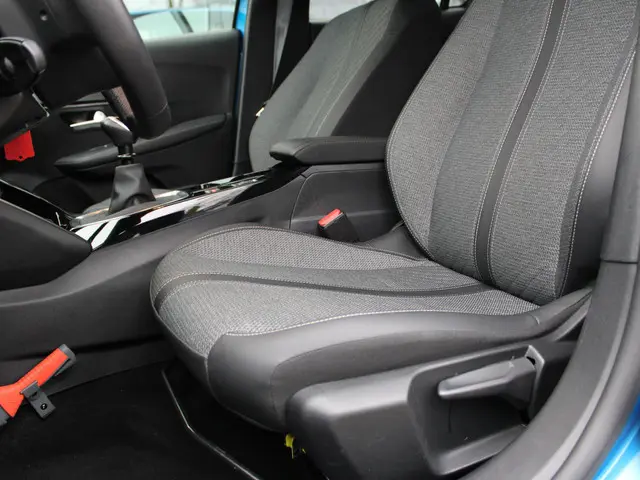 Peugeot 208 1.2 PureTech 100 Allure 2024 Benzine 14