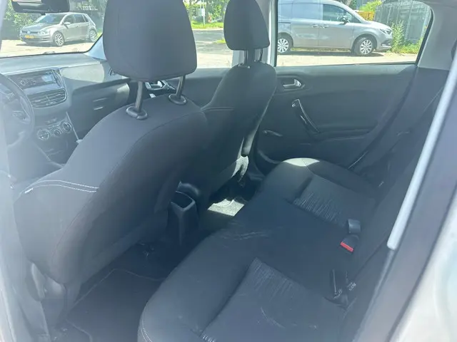 Peugeot 208 1.6 BlueHDi Access 2015 Diesel 8