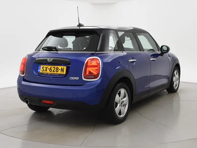MINI 5-Deurs Mini 1.5 COOPER SALT AUT. 2018 Benzine 2