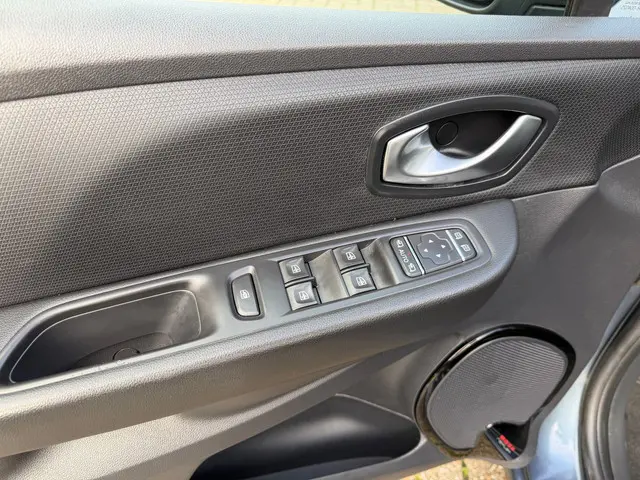 Renault Clio Estate 1.2 TCe Intens 2017 Benzine 17