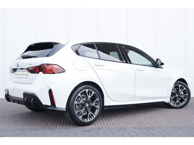 BMW 1 Serie 120 M Sport Design Edition 2025 Benzine 6