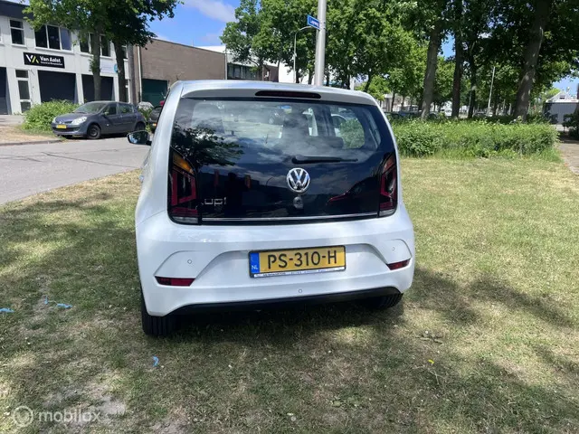 Volkswagen up! 1.0 BMT high up! 2017 Benzine 10