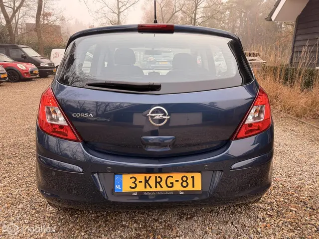 Opel Corsa 1.2-16V Berlin 2013 Benzine 6
