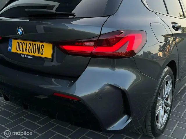 BMW 1 Serie 118i M Pack Sport NAV LED LEER 2021 Benzine 7
