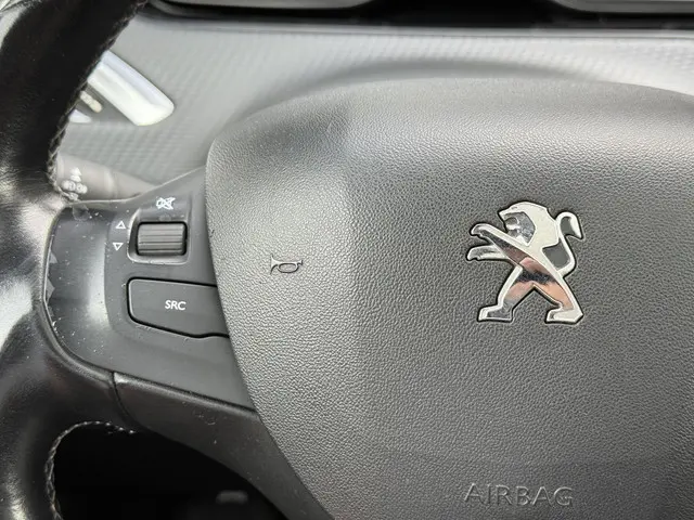 Peugeot 2008 1.2 PureTech Allure 2018 Benzine 19