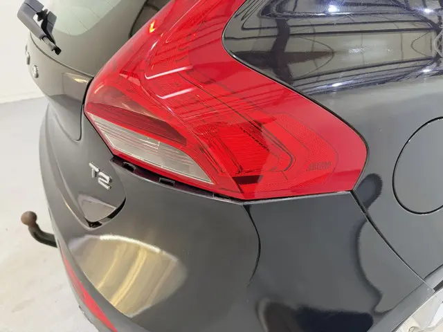 Volvo V40 V-40 1.6 T2 Momentum Navi 2014 Benzine 9