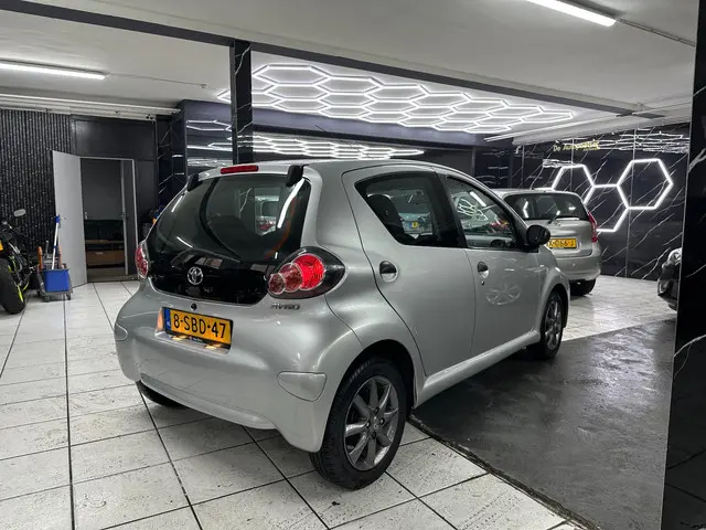 Toyota Aygo 1.0 VVT-i Now 2013 Benzine 6