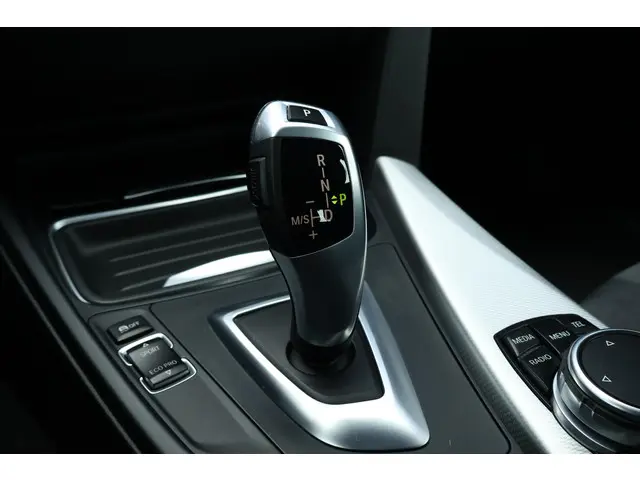 BMW 3 Serie Gran Turismo 320i Executive 2015 Benzine 35