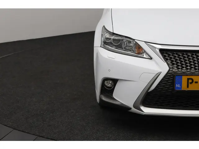Lexus CT 200h F Sport Line 2015 Hybride Benzine 35