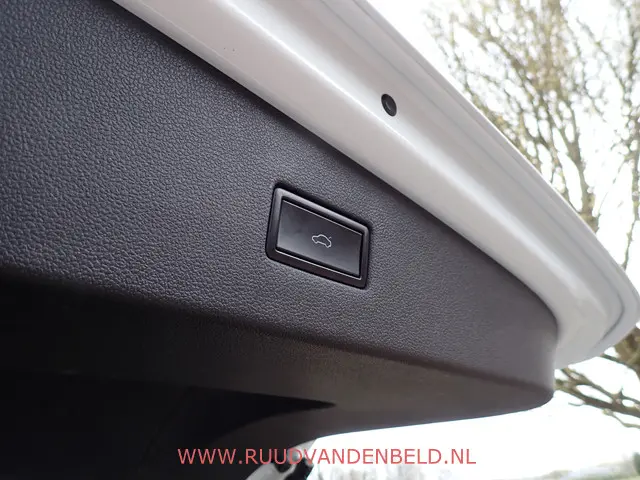 Volkswagen Tiguan Allspace 1.5 TSI R-LINE 2021 Benzine 34