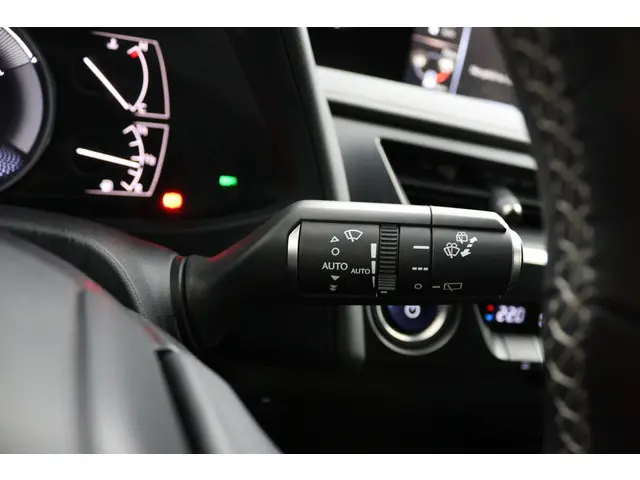 Lexus UX 250h Preference Line 2021 Hybride Benzine 30