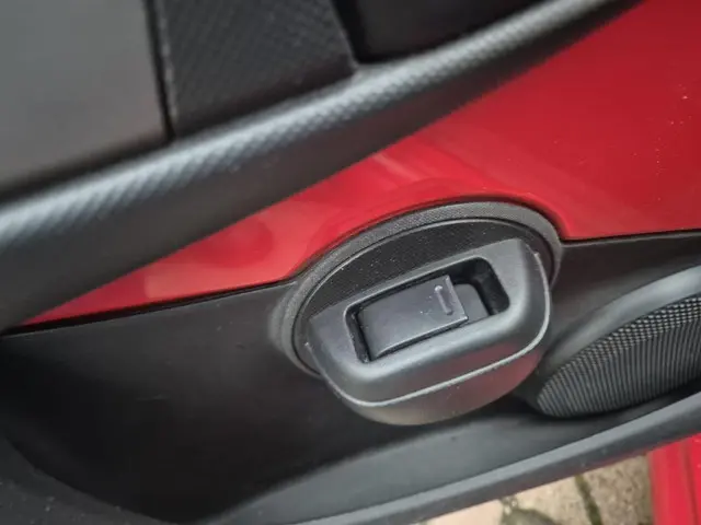 Peugeot 107 1.0 Active 2013 Benzine 7