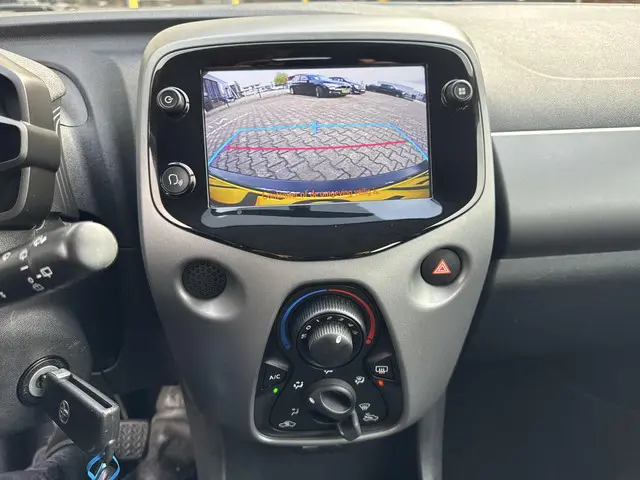 Toyota Aygo 1.0 VVT-i x-play 2021 Benzine 13