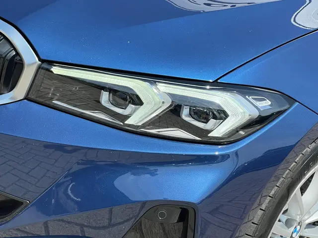 BMW 3 Serie Touring 318i 2023 Benzine 16