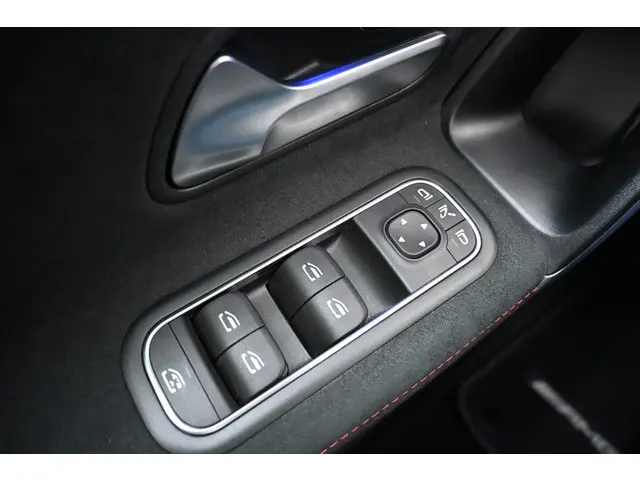 Mercedes-Benz A-Klasse 180 AMG Line 2022 Benzine 34