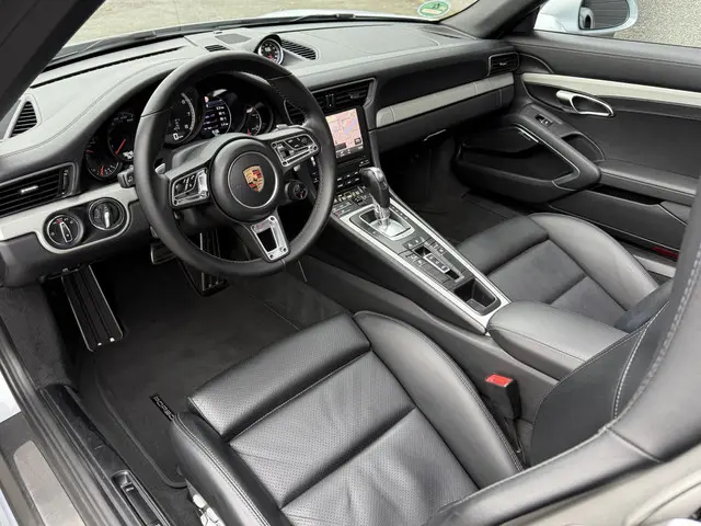 Porsche 911 Cabrio 3.8 Turbo Cabrio 2016 Benzine 2