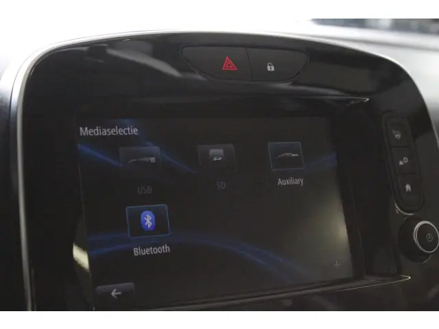 Renault Clio 1.2 TCe Intens 2017 Benzine 32