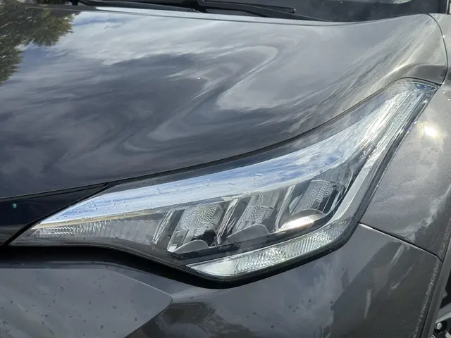 Toyota C-HR 2.0 Hybrid Bi-Tone 2020 Hybride Benzine 31