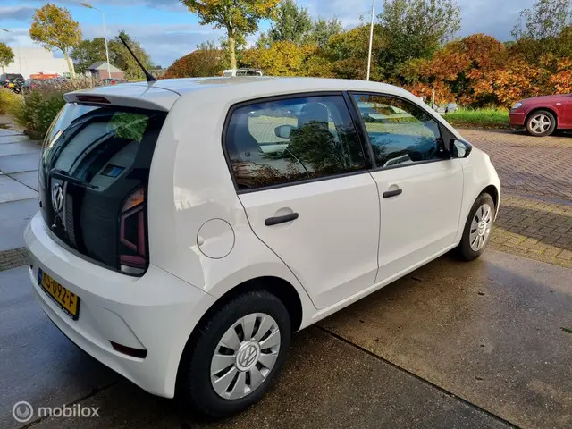 Volkswagen up! 1.0 BMT take up! AIRCO, 5 Deurs 2017 Benzine 5