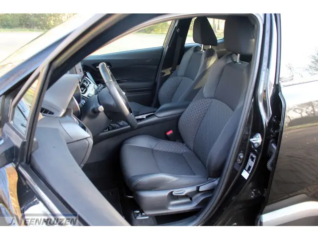 Toyota C-HR 1.8 Hybrid Dynamic 2023 Hybride Benzine 4