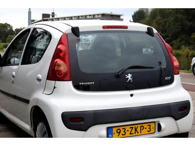 Peugeot 107 1.0-12V XR Carplay Navigatie 2012 Benzine 11