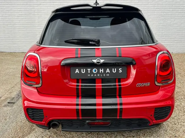 MINI Cooper 1.5 Chili Serious Business 2017 Benzine 11