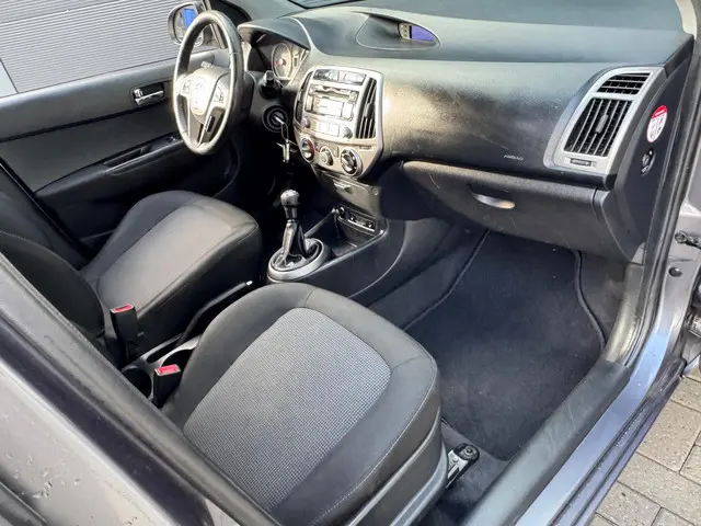 Hyundai i20 1.2 HP i-Motion / Led / Airco 2014 Benzine 18