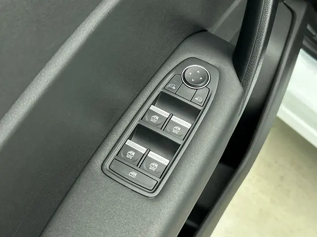 Renault Captur 1.3 MHEV 160pk 2025 Hybride Benzine 33