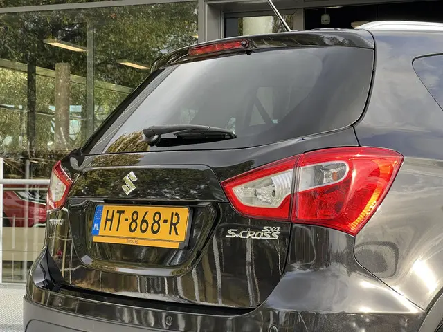 Suzuki S-Cross SX4 1.6 High Executive 2016 Benzine 35