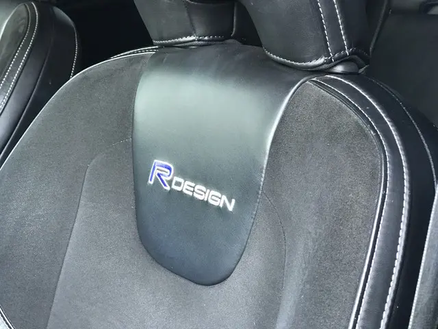 Volvo V40 1.6 T3 R-Design 2013 Benzine 22