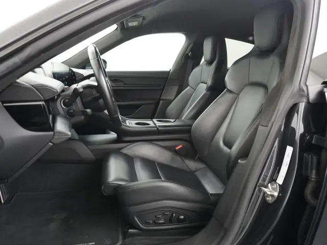 Porsche Taycan Turbo 93 kWh 2020 Elektrisch 20