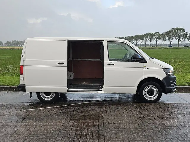 Volkswagen Transporter 2.0 TDI 2016 Diesel 12