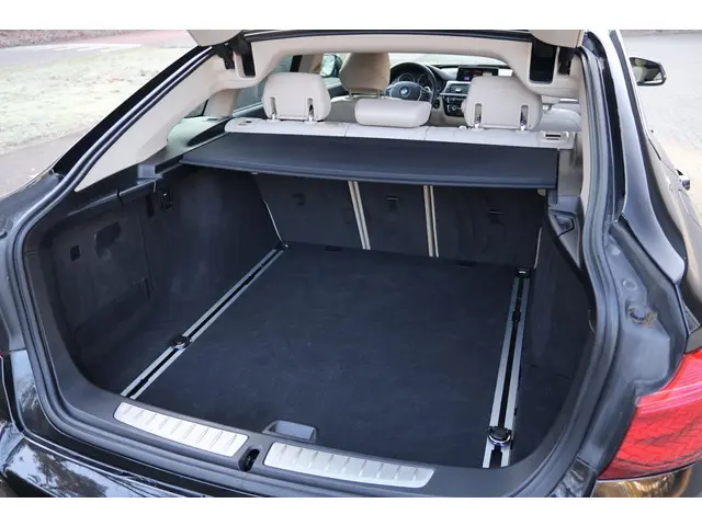 BMW 3 Serie GT 320i High Executive 2020 Benzine 19