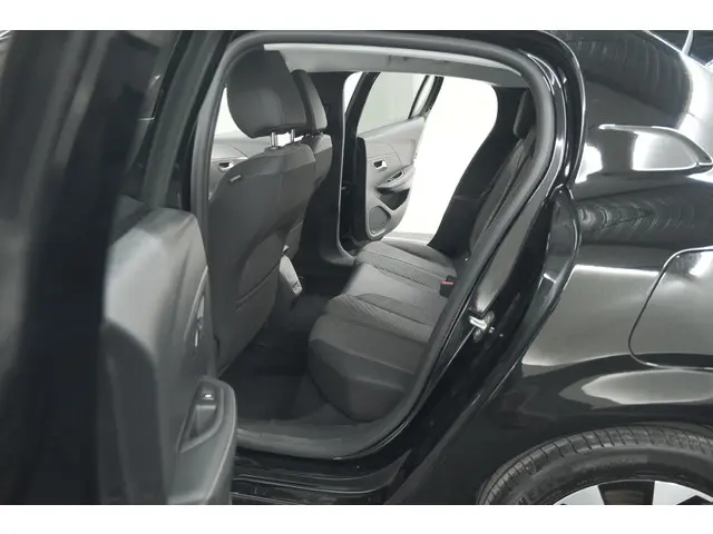 Peugeot 208 PureTech 100 Allure 2024 Benzine 30