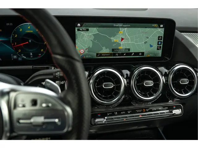 Mercedes-Benz B-Klasse 250 AMG Line 2022 Benzine 22