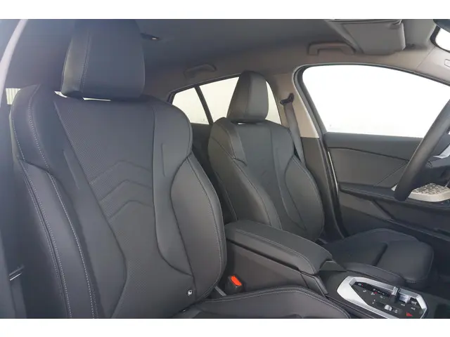 BMW 1 Serie 120 2025 Benzine 11