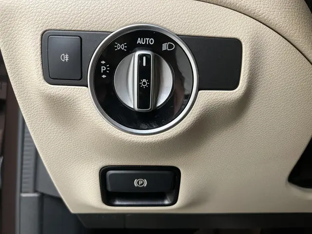 Mercedes-Benz GLA 180 Business Solution 2018 Benzine 32