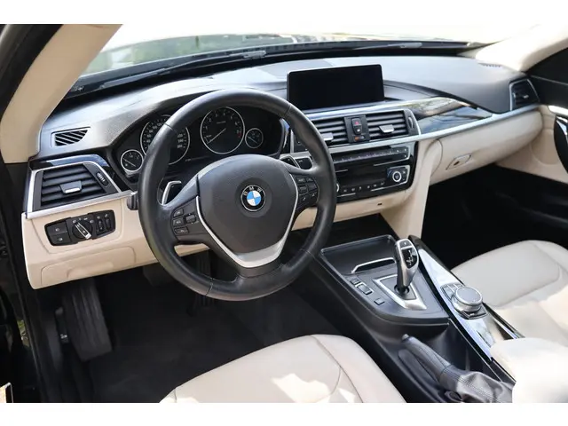 BMW 3 Serie GT 320i High Executive 2020 Benzine 15
