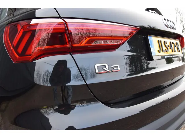 Audi Q3 45 TFSI e edition 2022 Hybride Benzine 15