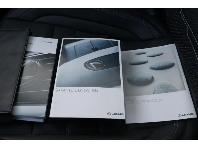 Lexus RC 300h F SPORT Line 2018 Hybride Benzine 35