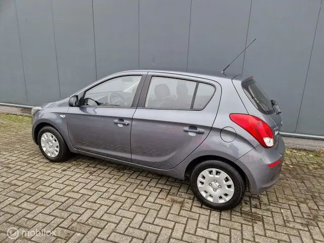 Hyundai i20 1.2i i-Drive 2014 Benzine 8