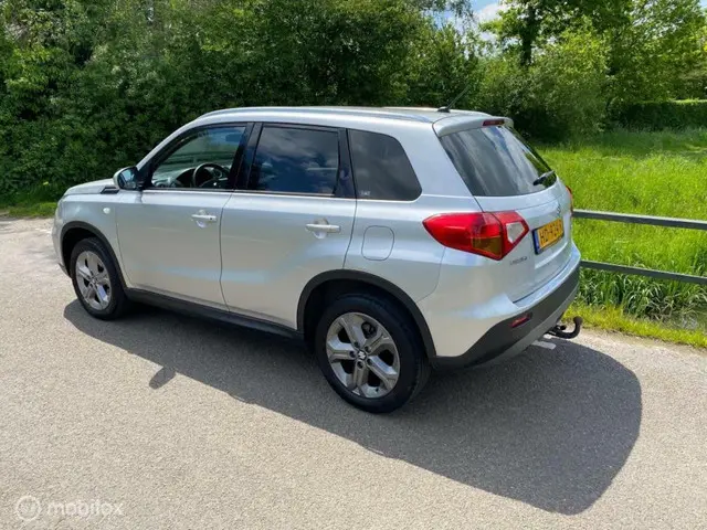 Suzuki Vitara 1.6 Exclusive 2015 Benzine 2
