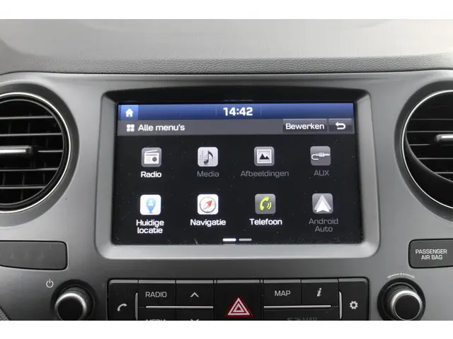 Hyundai i10 1.0i Comfort//Navi//Cruise!! 2020 Benzine 12